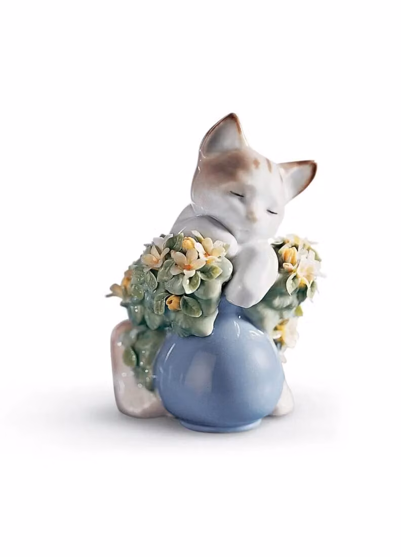 Lladró Dreamy Kitten White Porcelain Cat Figurine