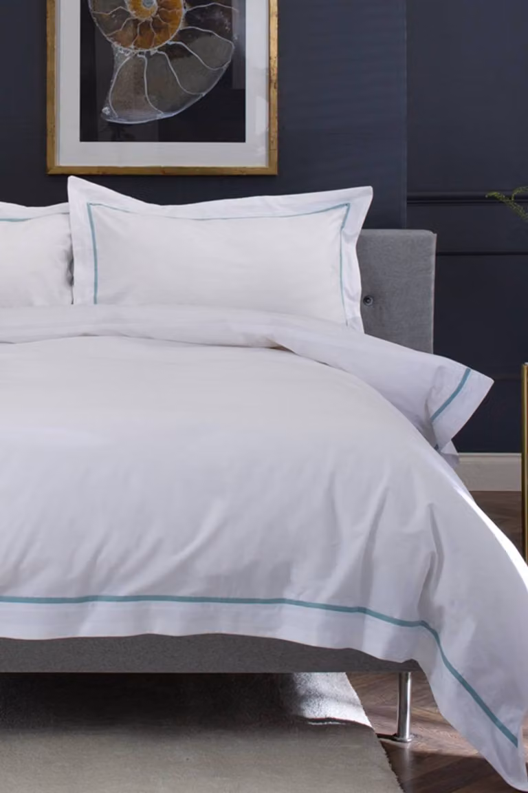 The Lyndon Company Hampstead 200 Thread Count 100% Cotton Duvet Cover and Pillowcase Set in Green, 180 x 200 cm