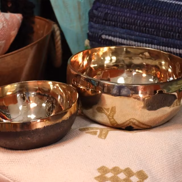 KDMK Handmade Black and Gold Metal Singing Bowl for Meditation and Sound Healing
