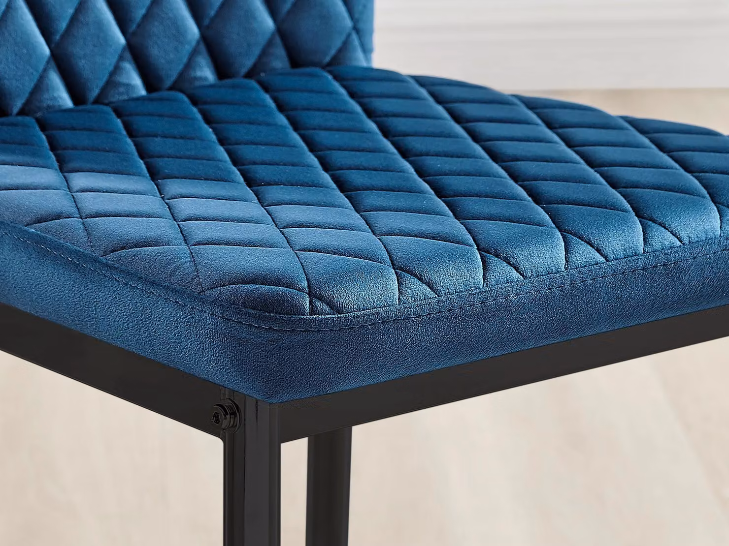 FurnitureboxUK Set of 4 Milan High Back Diamond Pattern Velvet Dining Chairs in Navy Blue with Black Metal Legs – 4