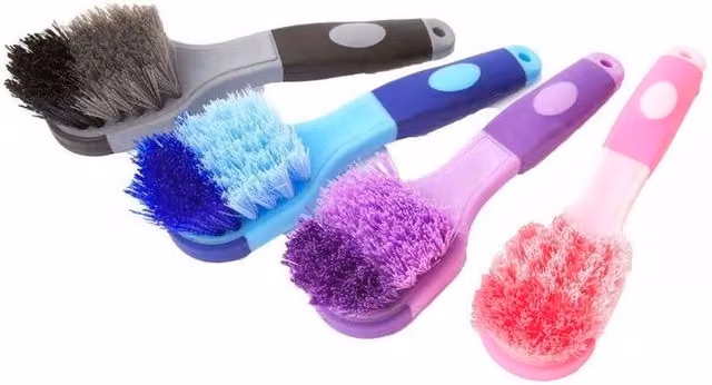 Lincoln Black Plastic Water Bucket Brush – 1