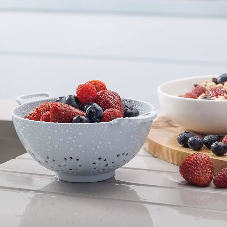 Zeal Melamine Colander in Blue, W/D/H: 19.5 x 15 x 7.5 cm