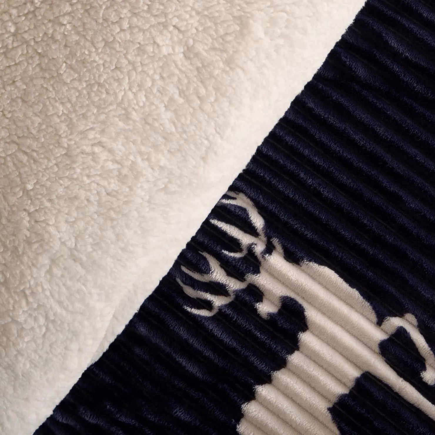 OHS Stag Duvet Cover and Pillowcase Bedding Set in Dark Navy Blue, Soft Ribbed Fleece, W/D/H: 220 x 200 x 140 cm – 4