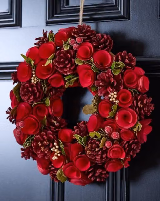 Dibor Red Crimson Rose Christmas Wreath in Red, Green and Gold, Diameter: 35 cm