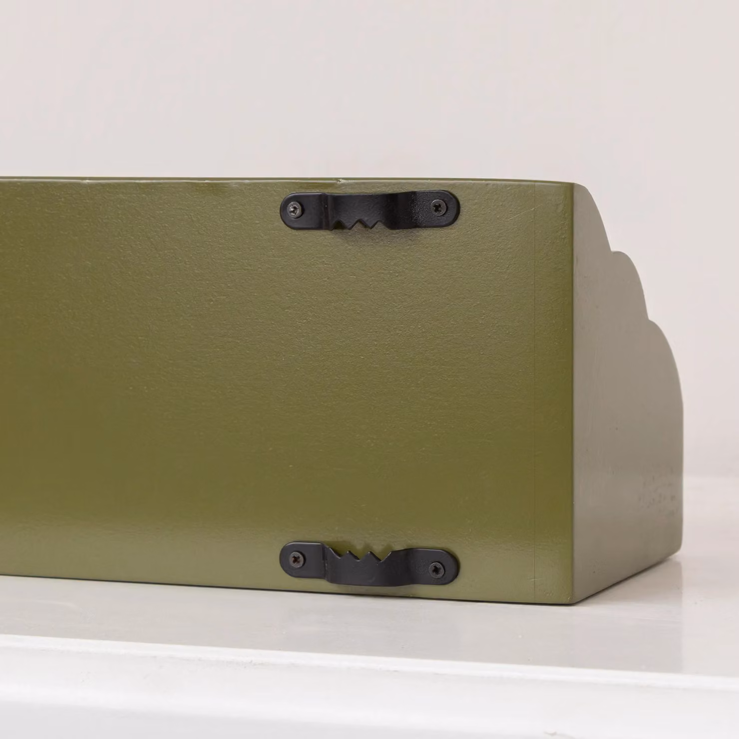 Melody Maison Green Scalloped Wall Mounted Wood Storage Shelf – 2