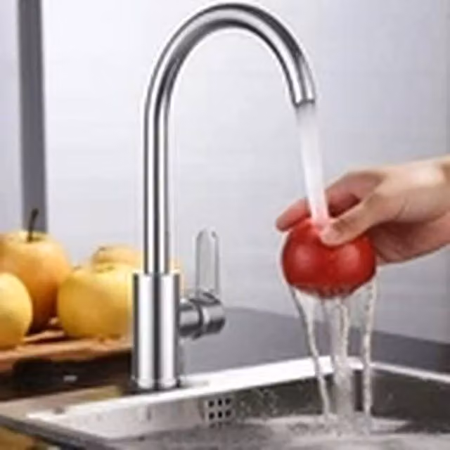 EONLION Modern Chrome Single Lever Kitchen Sink Faucet with Swivel Spout in Silver, W/D/H: 23.0 x 19.0 x 32.0 cm