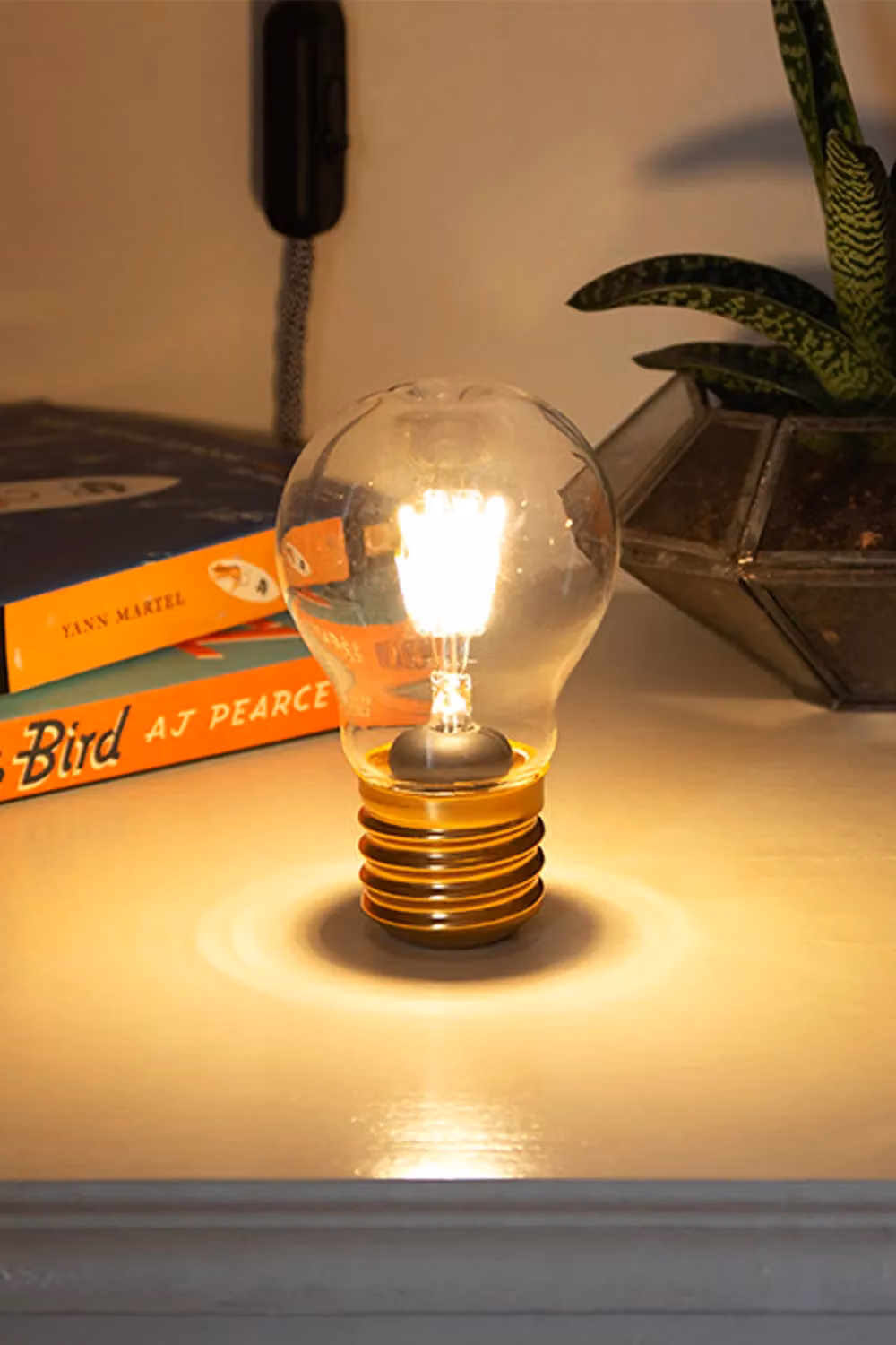 Suck UK Rechargeable Cordless LED Light Bulb Table Lamp in Yellow – 5