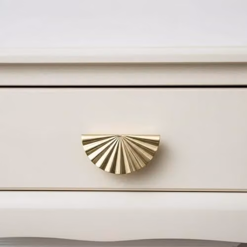 Melody Maison Polished Brass Scalloped Fan Drawer Knobs in Gold and Silver
