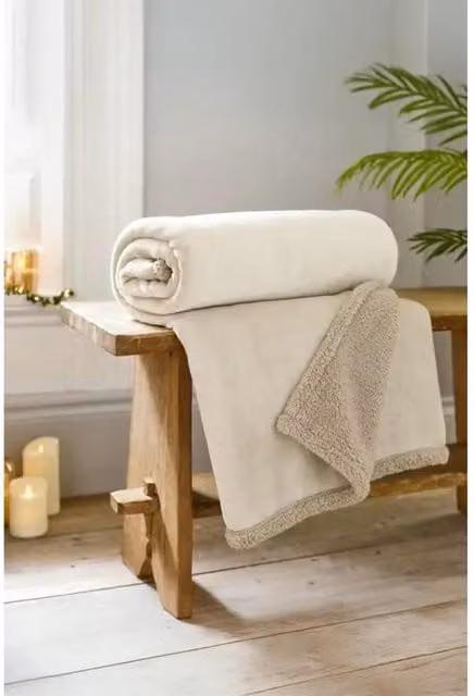 Dyzi Faux Fur Throw Blanket in Beige and White, W/D/H: 130 x 170 cm