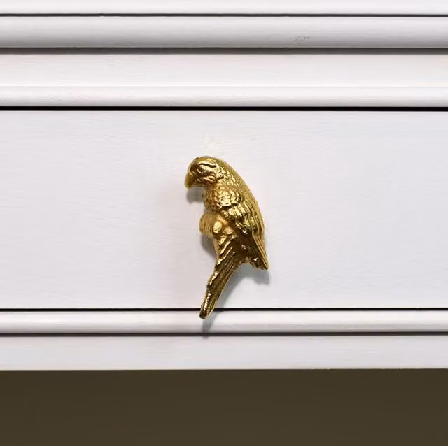 Melody Maison Polished Gold Parrot Drawer Knob in Zinc and Brass – 1