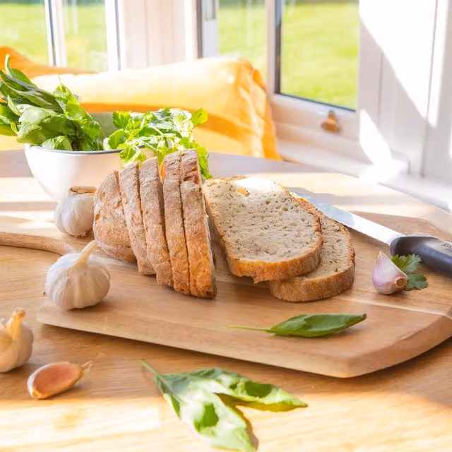 BobbyQ Rectangular Wooden Chopping Board with Handle, Brown, W: 50 cm, D: 30 cm