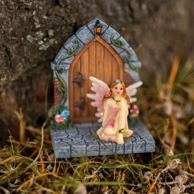 Garden Mile Pink Mini Fairy Door Garden Ornament in Resin