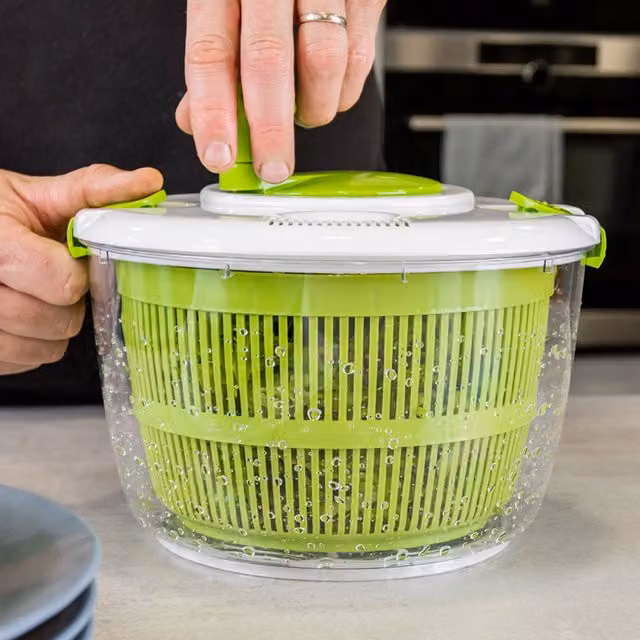 KitchenCraft Round Salad Spinner in Transparent, White and Green Plastic