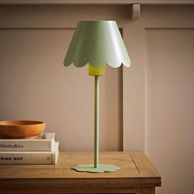 ValueLights Hattie Scallop Rechargeable Table Lamp in Green