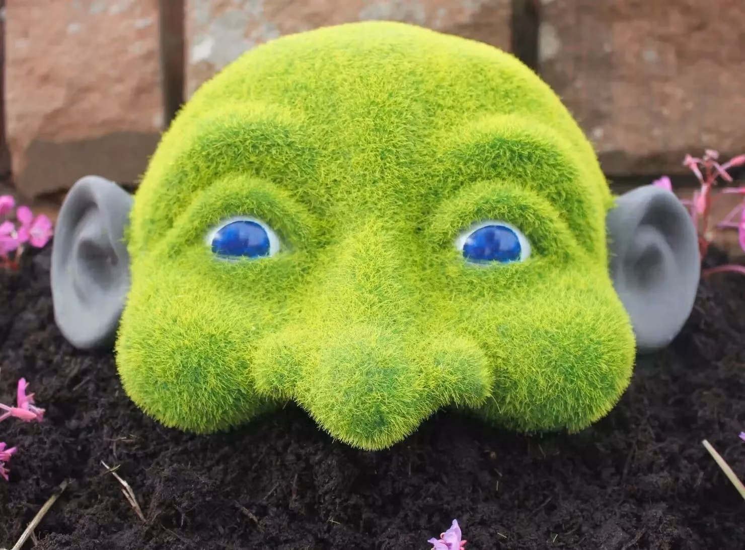 Marco Paul Green Resin Hedge Peaker Garden Ornament – 2