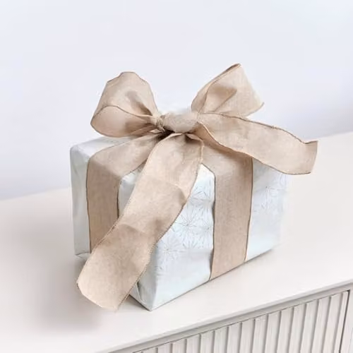 Melody Maison Natural Linen Hessian Look Wired Ribbon in Brown and Beige, 2.7 m