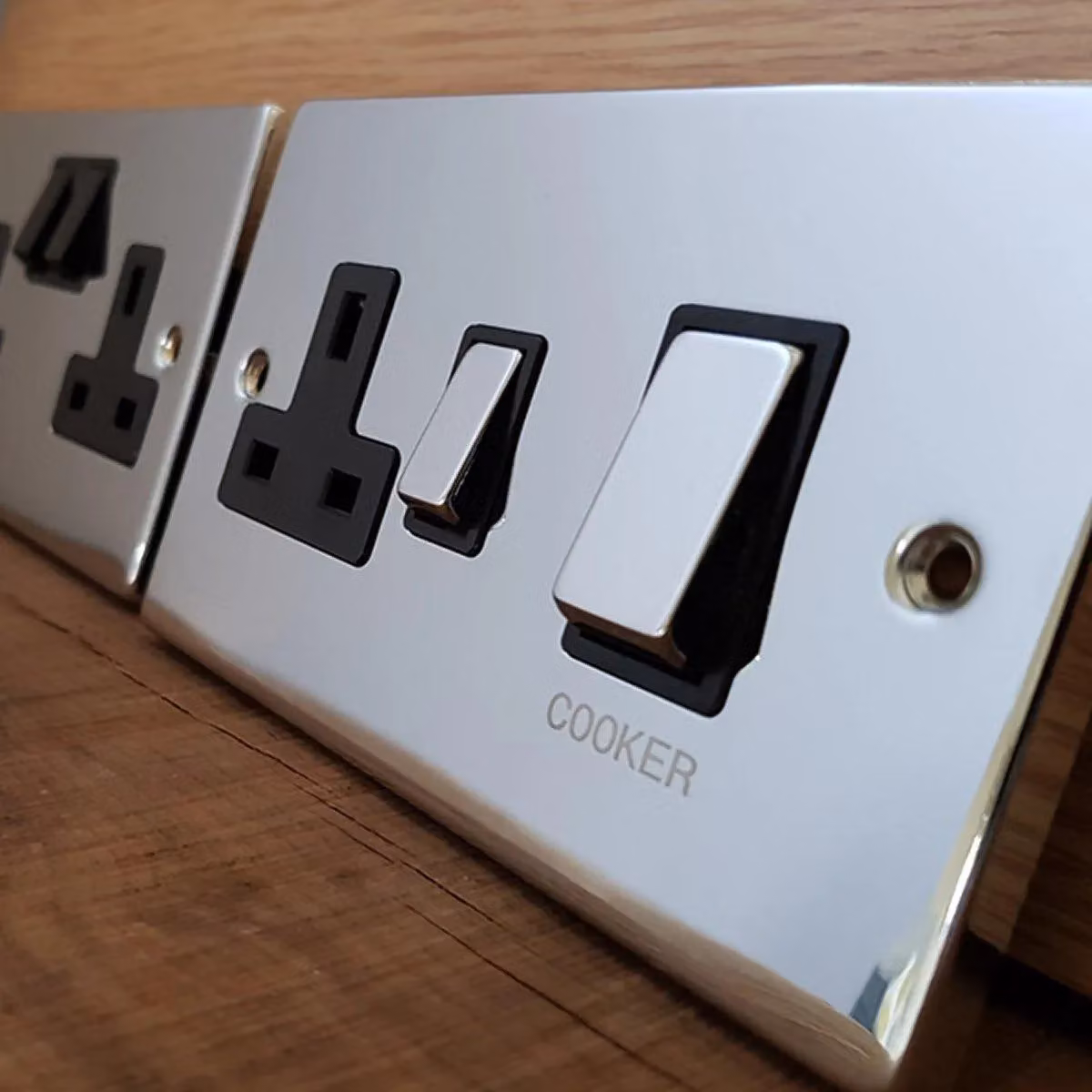 SE Home Polished Chrome Cooker Control 45A with 13A Switched Plug Socket and 2 Neons in Silver – 2