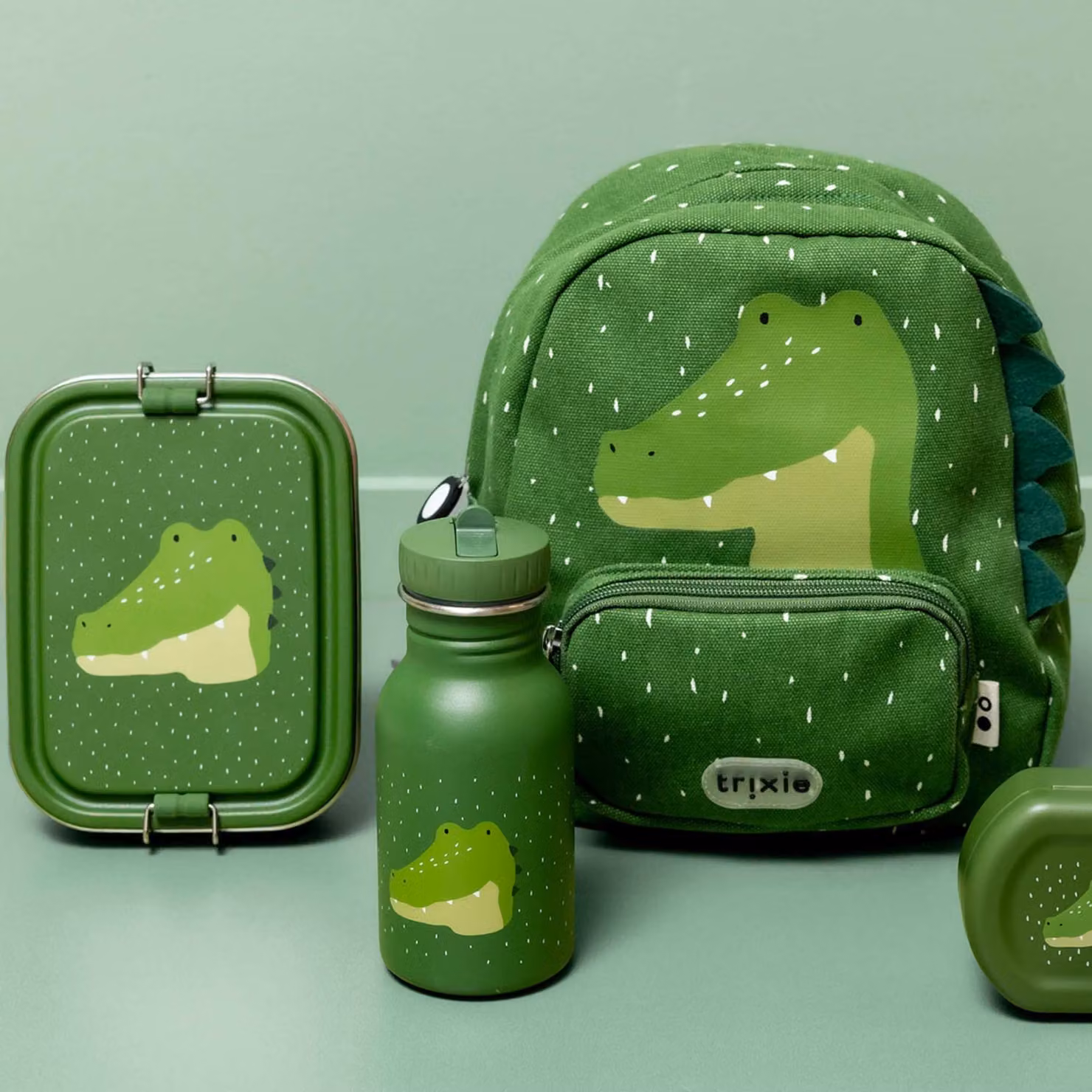Trixie Mr. Alligator Small Lunch Box in Green with Dividers and Clip Closure – 2