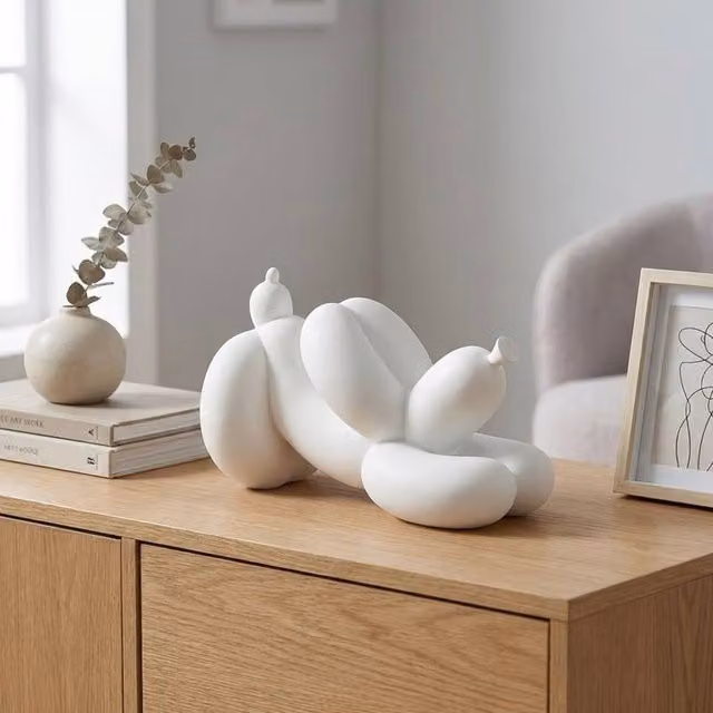 Garden Greatness Maison Blanc Balloon Dog Ceramic Sculpture in White and Multicolour, H: 22.6 cm, W: 13.0 cm, D: 13.0 cm