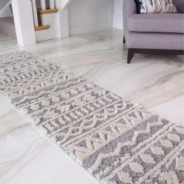 The Rug House Aztec Geometric Soft Scandi Shaggy Area Rug in Grey and White, W: 240 cm, D: 60 cm