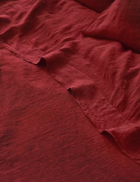 Piglet In Bed Pure Linen Flat Sheet, Red, W/D/H: 200 x 200 cm