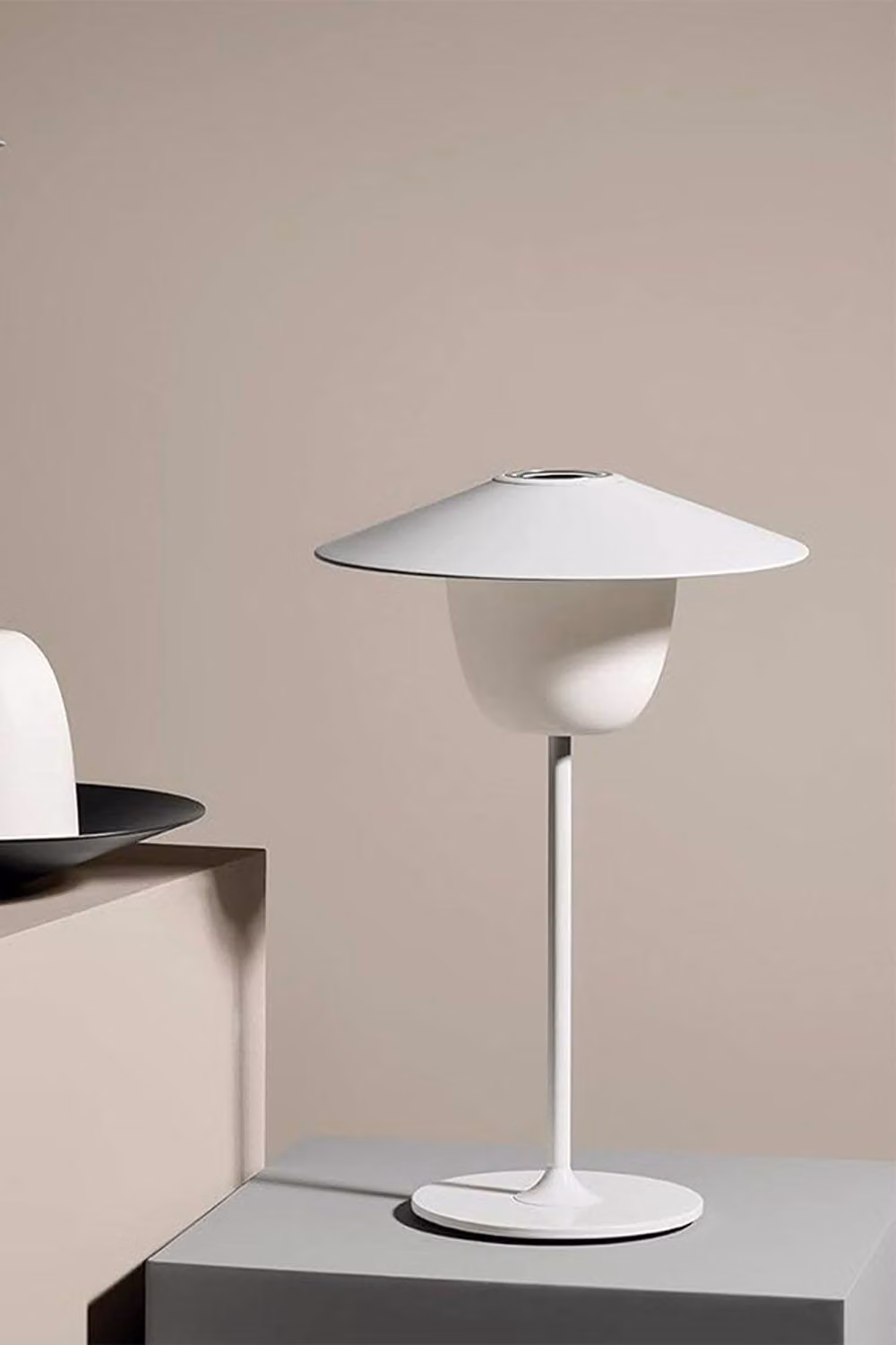 Blomus Ani LED Rechargeable Table Lamp, White – 2