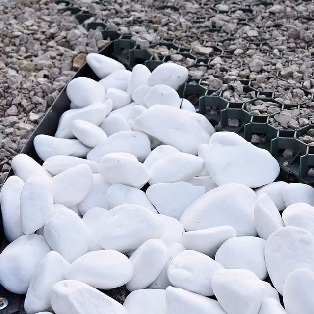 Extra White Marble Decorative Stones 20-40mm, 20kg