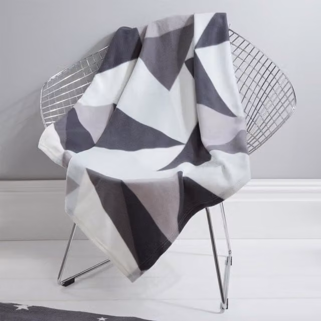 Dreamscene Geometric Shapes Fleece Throw Blanket, Grey, W/D/H: 120 x 150 cm