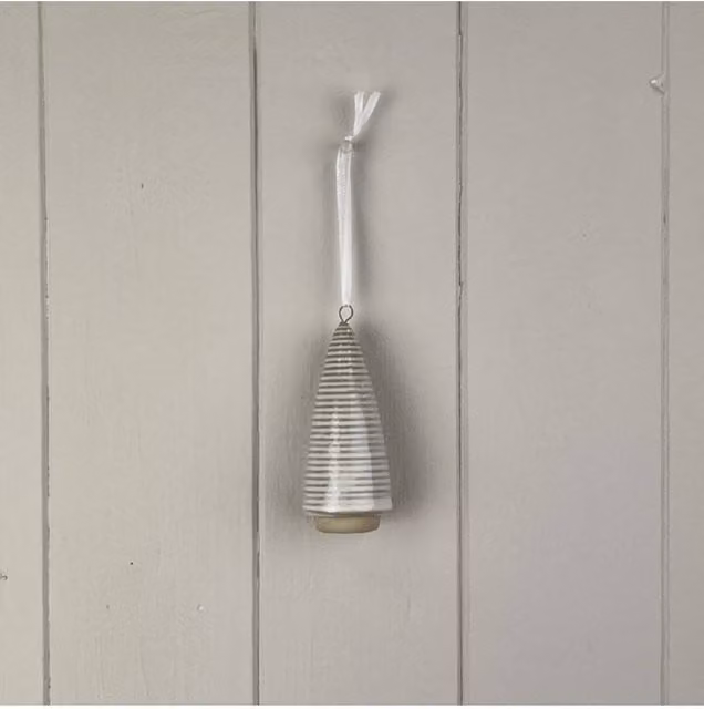 KDMD Petite Glazed Ceramic Hanging Tree Decoration with Textured Detail in White