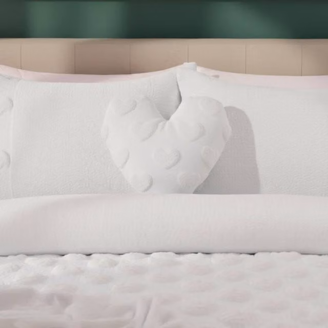 Snug City Heart Shaped Teddy Fleece Cushion in White – 1