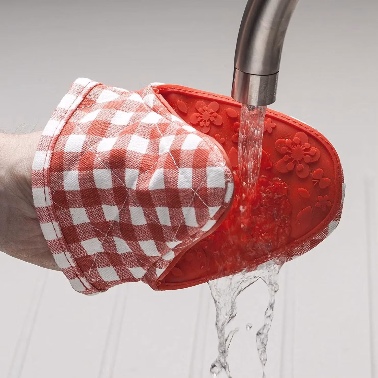Zeal Red Gingham Silicone Mini Oven Glove, W/D/H: 17.5 x 13.5 x 2.5 cm – 3