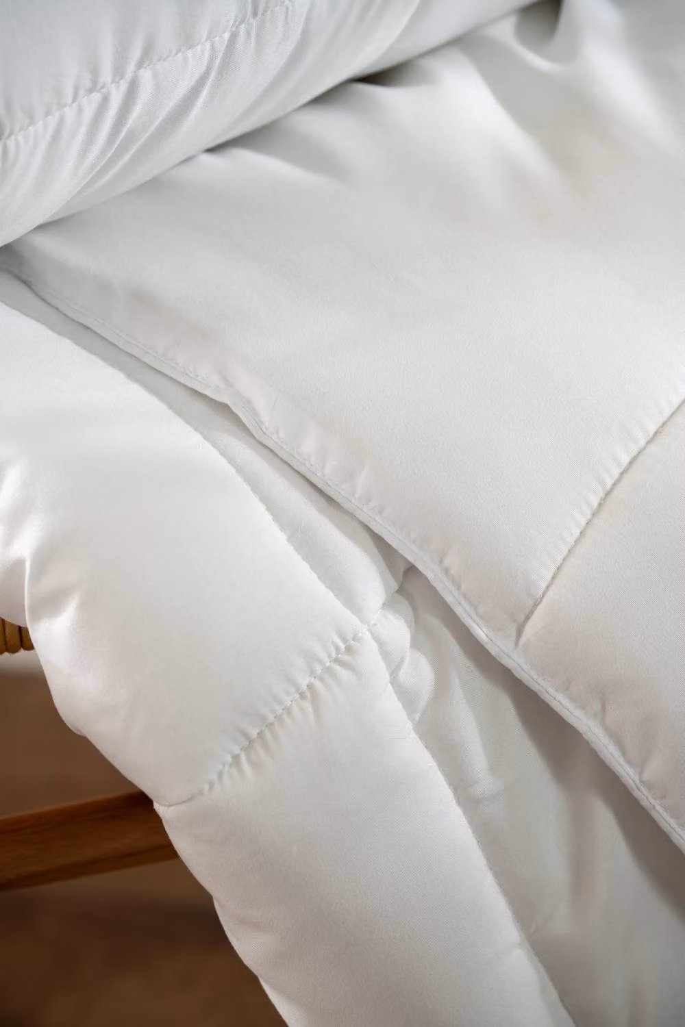 Soak&Sleep EveryNight Essential 9 Tog Allergy Friendly Microfibre and Down Duvet in White, W/D/H: 140 x 200 cm – 3