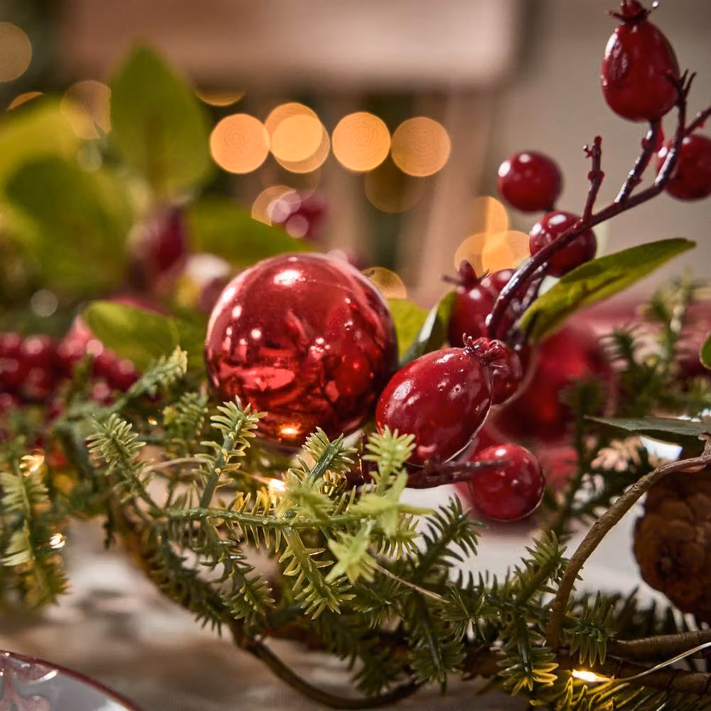 Dibor Berries and Baubles Pre-Lit Tabletop Christmas Garland in Green, Red and Gold, Length: 150 cm – 3