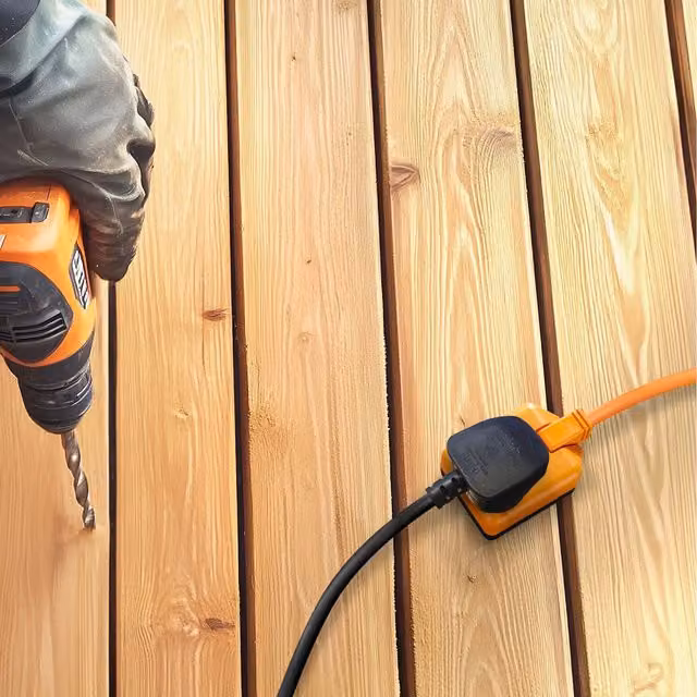 Masterplug Single Socket 15m Outdoor Extension Lead with Cable Tidy, Orange