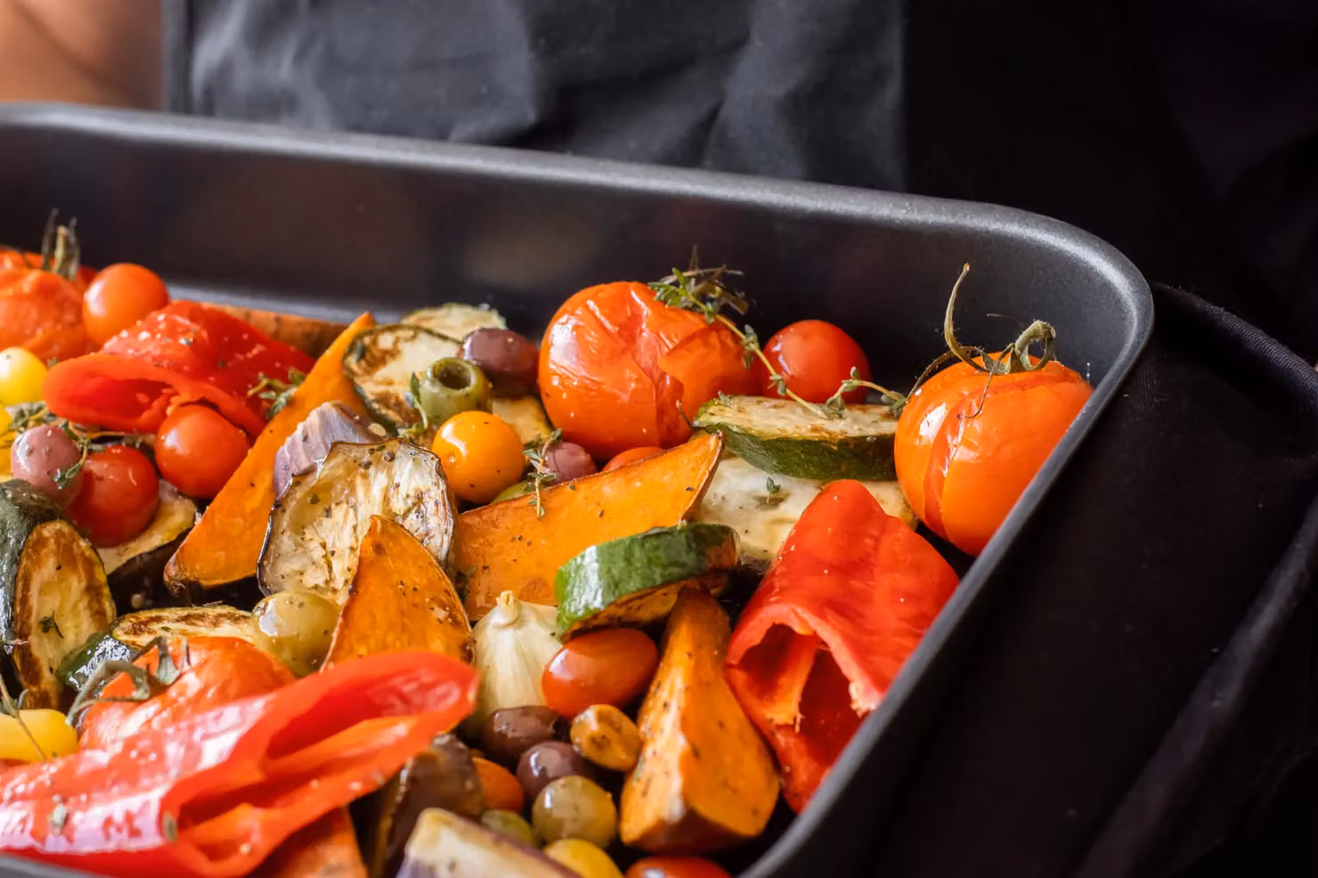 MasterClass Professional Non-Stick Hard Anodised Rectangular Roasting Pan, Black, W: 42 cm, D: 31 cm, H: 6.5 cm – 4