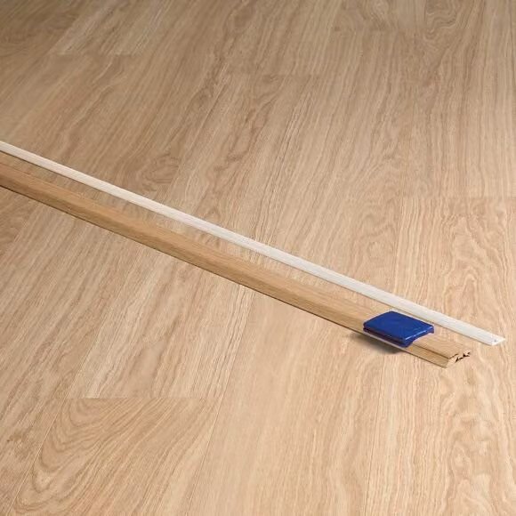 XtraStep 5 in 1 Laminate Flooring Trim Moulding, Brown Oak, W: 4.8 cm, H: 1.3 cm, D: 1.3 cm