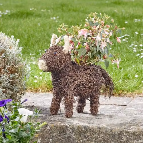 Garden Greatness Natural Rustic Highland Cow Rattan Planter, Brown and Multicolour, W: 30 cm, D: 16 cm, H: 40 cm – 1