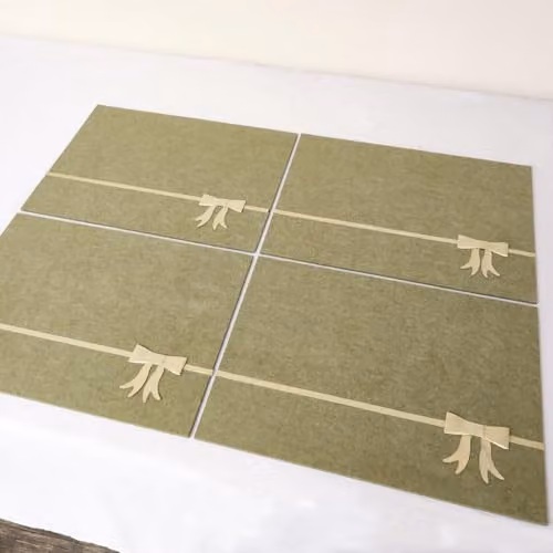 Melody Maison Set of 4 Green Rectangular Felt Placemats with Champagne Gold Bow