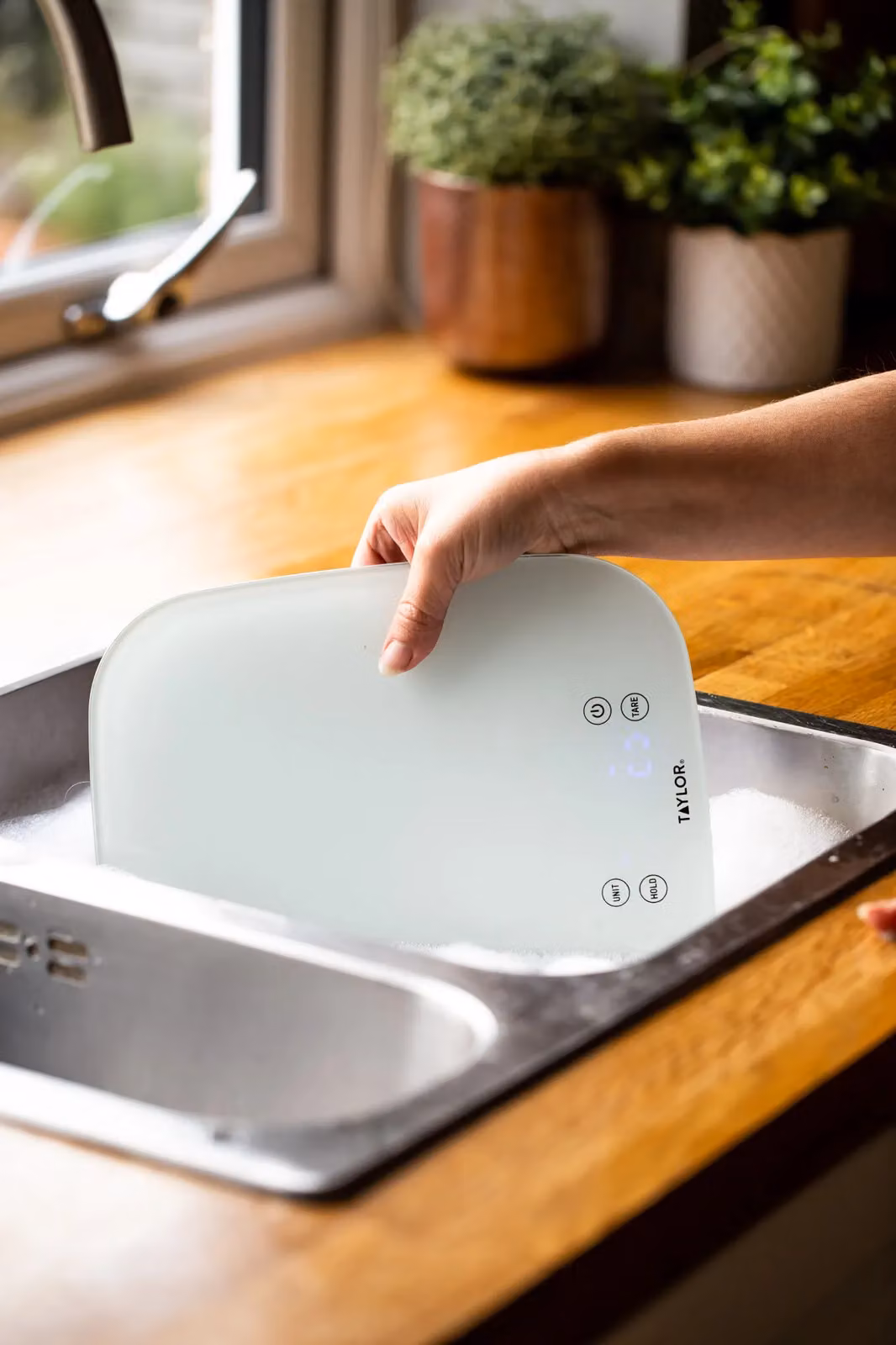 Taylor Pro Digital Kitchen Food Scales with Waterproof White Glass Design and 14 kg Capacity – 6