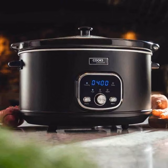 Cooks Professional 6.5L Digital Slow Cooker in Black and Gold with Removable Ceramic Bowl, Lid and Timer – 1