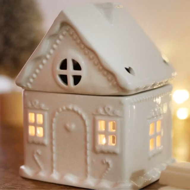 Little Cosy Home White House Ceramic Christmas Wax Melt Burner in White
