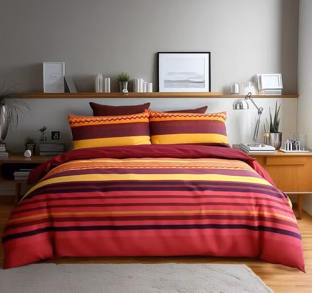 Snug City Red and Black Striped Polycotton Duvet Cover and Pillowcase Set, Super King, 200 x 200 cm – 1