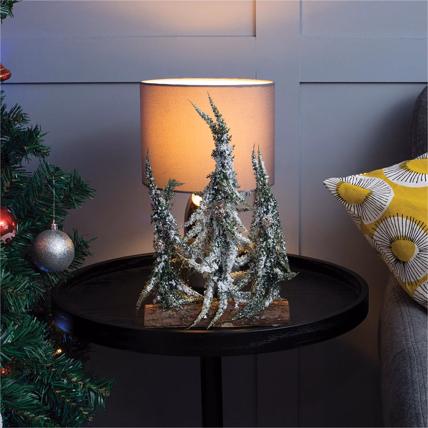 Netagon Green Decorative Snow Topped Mini Tabletop Christmas Tree Display on Rustic Wood Log, H: 30.0 cm x W: 19.5 cm x D: 3.0 cm – 4
