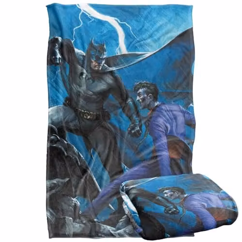Warner Bros. Batman Joker Rain Fight Super Soft Fleece Throw Blanket, Multicolour, W: 91.44 cm x L: 147 cm
