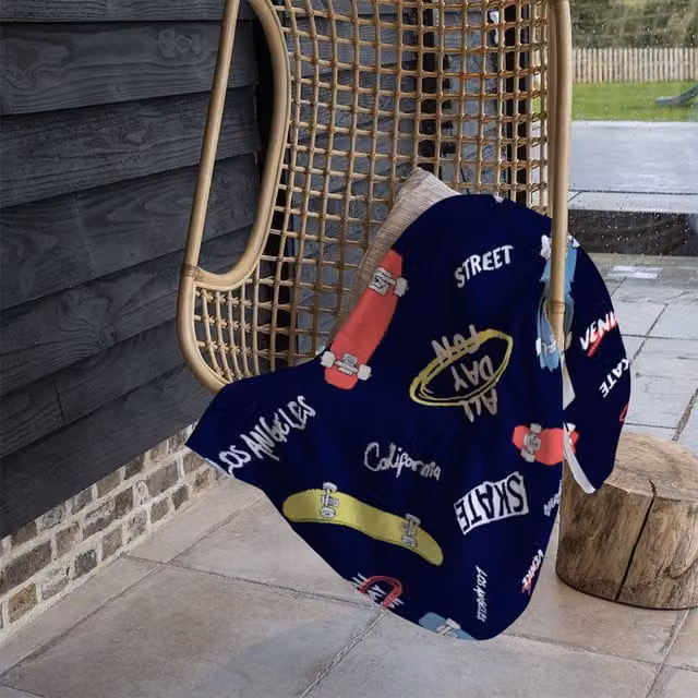 Benjamin Tate Design Fleece Skate Blanket in Black or Beige, W/D/H: 120 x 150 cm – 1