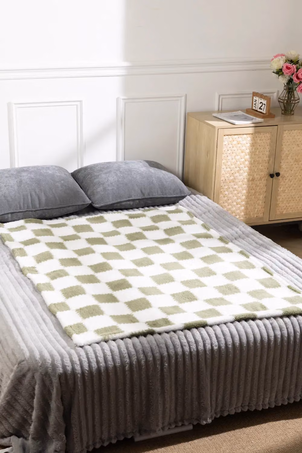 Living and Home Green Checkered Flannel Soft Lightweight Throw Blanket, W: 120 cm, L: 200 cm – 2