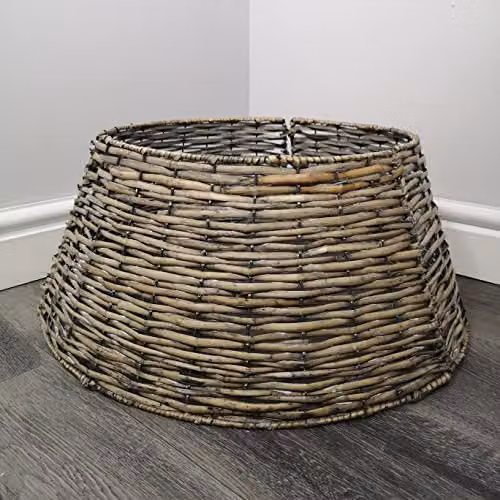Samuel Alexander Round Rattan Christmas Tree Skirt in Beige, Sand or Brown, Diameter: 58 cm – 1
