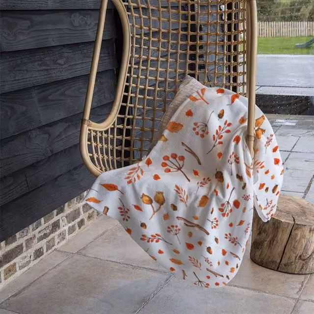 Benjamin Tate Design Acorns and Leaves Fleece Blanket in Orange and Beige, W/D/H: 120 x 150 cm