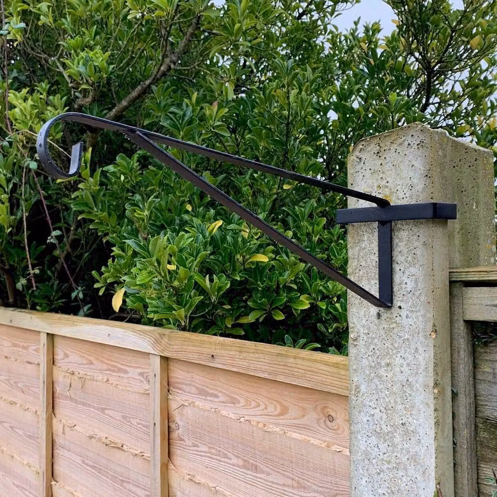 Havendro 4-Pack Metal Hanging Basket Bracket Hooks in Black for Concrete Gardens – 2
