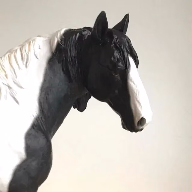 Leonardo Animal Crackers Large Piebald Cob Horse Figurine in Black and White – 7